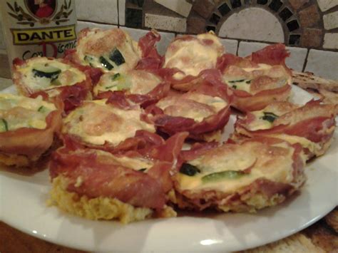 Le tartine alla salsa di noci sono un antipasto veloce e gustoso, perfetto per le festività ma anche per un aperitivo o una cena tra amici. Simo's Cooking: Cestini di Prosciutto con Frittatine di ...