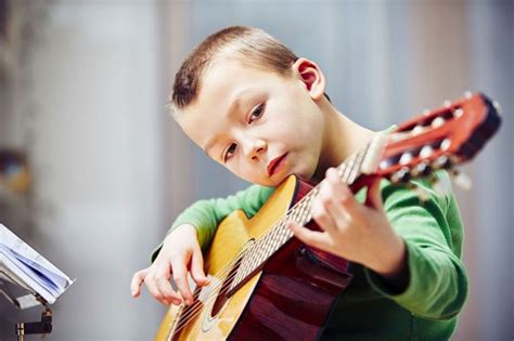 Beneficios De Aprender A Tocar La Guitarra Para Los Niños Chiquipedia