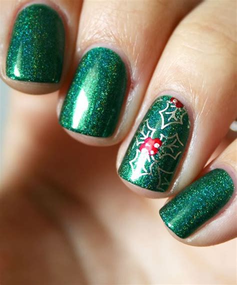 55 Gorgeous Christmas Nails With Mistletoe To Celebrate Holiday Style