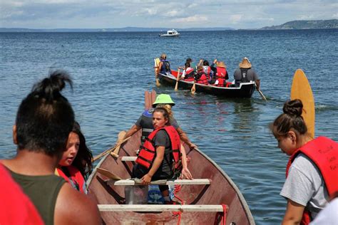 Annual Tribal Canoe Journey Stops At Alki Beach