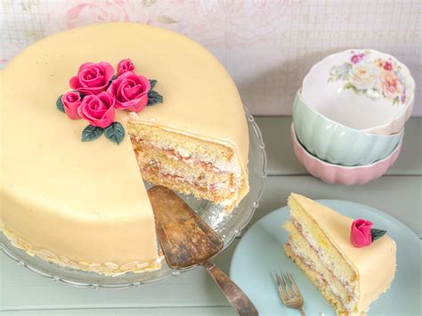 Lesen sie bei uns, wie sie die zuckermasse herstellen und verwenden. Rezept für Lübecker Marzipantorte mit Nussahne-Füllung