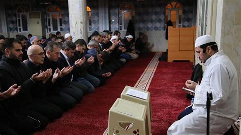100 binlerce kudüs sevdalısının 'amin' diyerek eşlik ettiği duada başkan erbaş şöyle dua etti Kudüs için sabah namazında buluştular