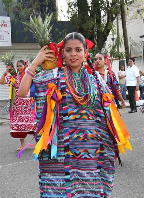 Oaxaca México Traje típico Trajes tipicos mexicanos Guelaguetza