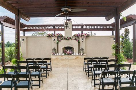 Hernder estate wines should you be looking for a summer, winter or an elopement wedding, hernder estate wines offers it all. 9 Small Wedding Venues in Houston For an Intimate Bash ...