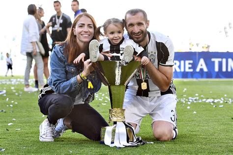 Lundi, l'épouse du défenseur star de la juventus a accouché d'une petite fille, le premier enfant du couple, un an après leur mariage. Foto Juventus-Crotone 3-0 Serie A 2016-2017 - da 1 a 30