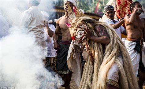 Bali Villagers Honour Ancestors In Ngusaba Puseh Ceremony Daily Mail
