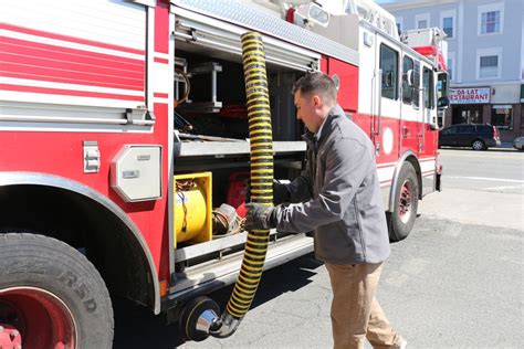 Command apparatus the apparatus is used for major incidents within the city of los angeles or essentially, a group of fire apparatus run together to incidents, thereby allowing the firefighters to be. OUTSTANDING IDEA! Firefighter Creates Device To DIVERT "on ...
