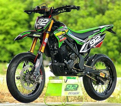 Nah, yang dimaksud main sumo, doi modif klx 150 jadi bergaya sumo alias supermoto. 55 Foto Modifikasi Klx 150 Cutting Stiker Motor Full Color