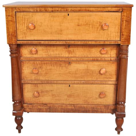 Beautiful Tiger Maple Federal Chest Of Drawers At 1stdibs