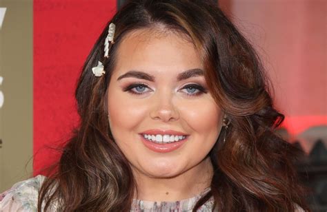 scarlett moffatt proudly shows off her boobs and belly in inspiring body positive post goodto