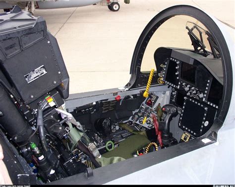 Une page qui se tourne oui mais le livre ne se ferme pas je continuerai à voler avec la ffw01 mais plus simplement j'utilise le cockpit principalement sur bms mais il est compatible avec d'autre simu comme dcs, fsx, etc. Pin on Cockpit & Multi Display