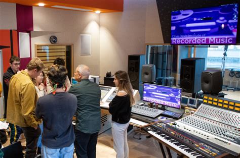 List Of 17 Best Music Production Schools In The World Scholarships Hall