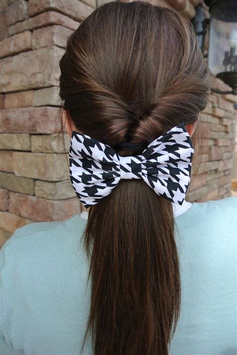 They give dose of romance in everything. ONE BOW - 4 WAYS: CUTE IDEAS FOR WEARING A HAIR BOW ...