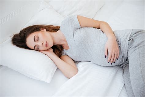 pregnancy and sleep how to get a good nights rest while pregnant toptrendz