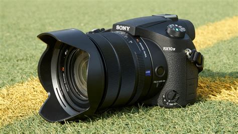First Hands On Impressions Of The Sony Rx10 Iv The All In One Bridge