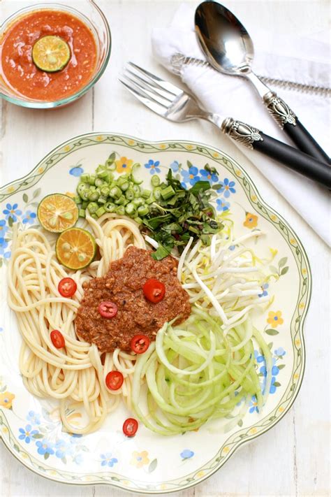 Laksa johor merupakan makanan tradisi orang2 johor dan dimakan bersama spaghetti instead of resepi simple laksa johor. amira zairizan: Resepi Laksa Johor