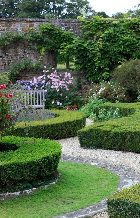 The gibbs family developed more than 220 acres of gardens. BROUGHTON CASTLE GARDENS | Botanical gardens near me ...
