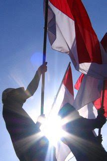 Dalam catatan sejarah, warna merah dan putih yang terdapat pada bendera republik indonesia, berasal. PRAMUKA SMANSAKA: Sejarah dan Arti Kiasan Warna-warna ...