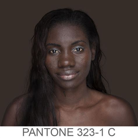 Pantone humano fotógrafa registra toda a faixa de cores de pele