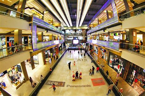 Centralworld Bangkok Shop At One Of Bangkoks Largest Shopping Malls