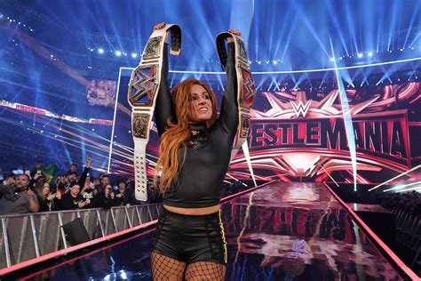 Becky Lynch Wins Both Womens Championships In The Main Event Of