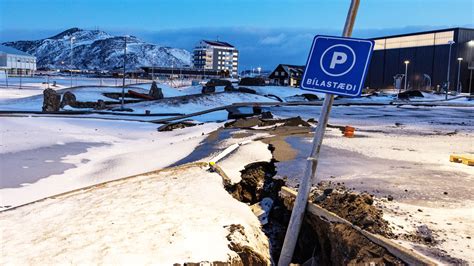 Search For Man Who Fell Into Crack After Iceland Volcanic Eruption