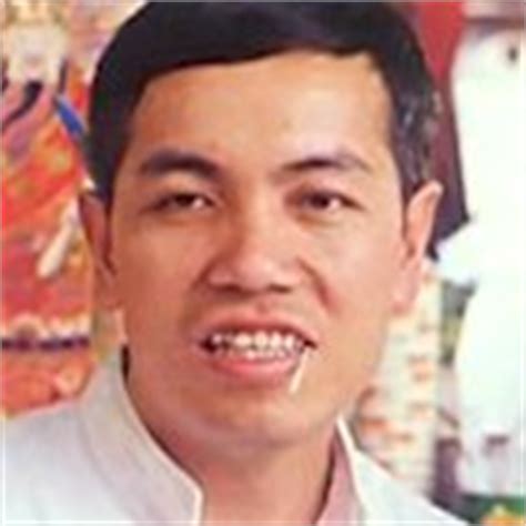 He is an actor and producer, known for kung fu hustle (2004), shaolin soccer (2001) and the future hero (1997). Tin Kai-Man (田啟文)