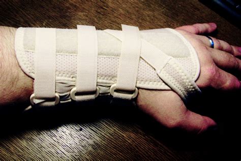 At any task or job, pay attention to how you are using your hands. How To Prevent Wrist Pain From Computer Use - Video Gaming ...