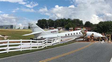 Plane Crashes Off Runway At Airport In Greenville Sc Wlos