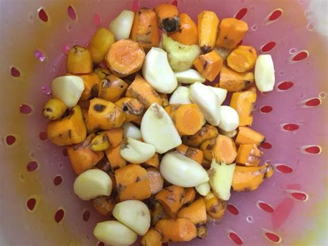 Cara penyusunan pertama masukan madu sesuai selera, lalu masukkan susu kunyit lalu masukkan foam susu yang sudah disiapkan. Cara Buat Pes Kunyit Homemade Untuk Masak Lauk Bergoreng ...