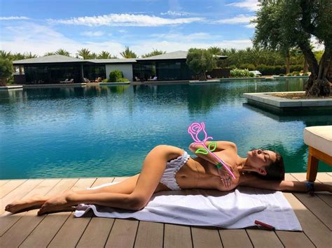 New Bella Hadid Private Covered Topless And Bikini Photos