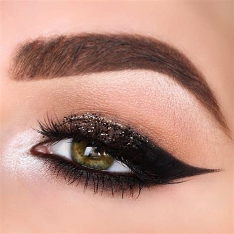 21 Gorgeous Makeup Looks For Girls With Green Eyes