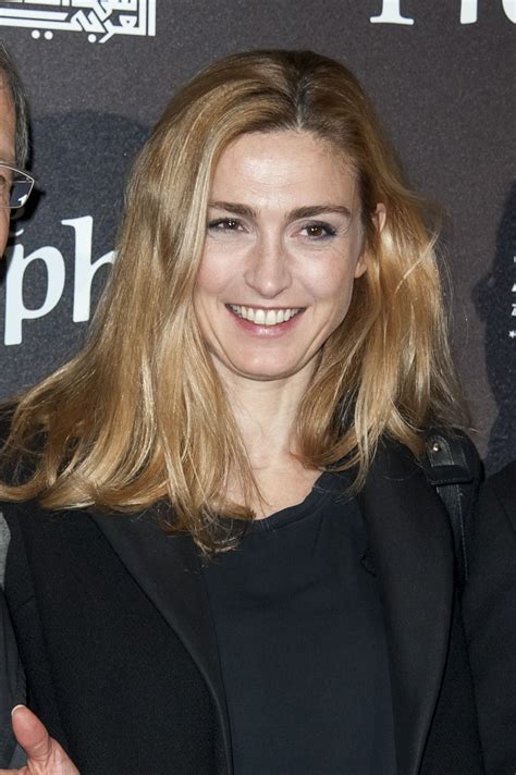 Même si elle demeure dans. Julie Gayet - Le Prophete Premiere in Paris • CelebMafia