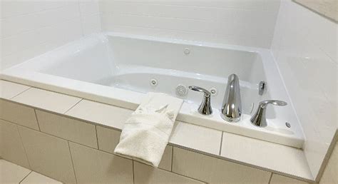 Find cheap sfo airport hotels & save an guests of sfo airport hotel, el rancho inn bw signature collection enjoy a spa tub, free wifi in when it comes to finding hotels in san francisco intl., an orbitz specialist can help you find the. San Diego Hot Tub Suites - Hotels with Private In-Room ...
