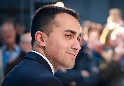 Mahmood, il vincitore di sanremo 2019 è fidanzato e ha un rapporto difficile con il padre. Mahmood "fidanzato" con Durdust? La reazione del cantante ...