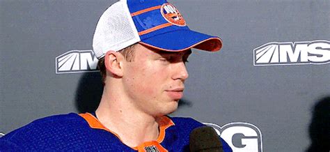 Anthony 's fans decided to back him up by tweeting out tons of (made up) praise for him, essentially being perfect wingmen for the athlete. *screams internally* (Dating Anthony Beauvillier Would ...