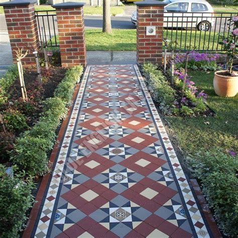 Olde English Tiles Liverpool Pattern With The Norwood Border