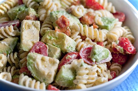 Pasta salads are perfect for lunchboxes, picnics and barbecues. Chicken pasta salad - CookingRush.com