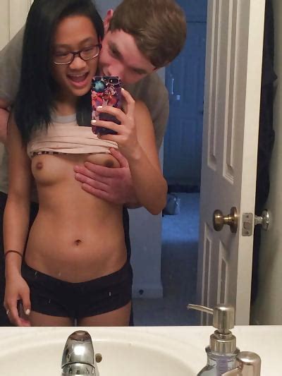 Selfie Couple Naked Sg 5 Pics