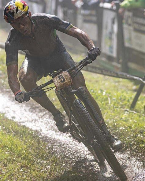 Fotos Como Avancini E Sua Bike Ficaram Ao Final Da Prova Com Chuva Em Albstadt Copa Do Mundo