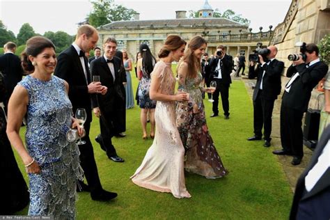 To z nią książę William miał ZDRADZIĆ Kate Middleton Kim jest Rose