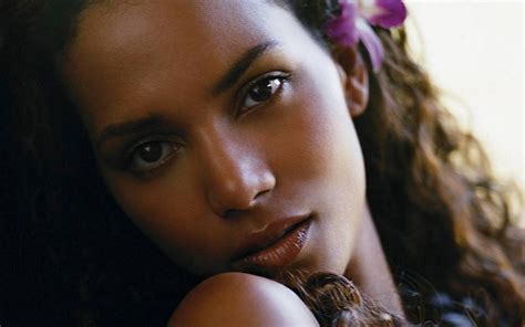 Halle Berry Wallpapers Images Photos Pictures Backgrounds