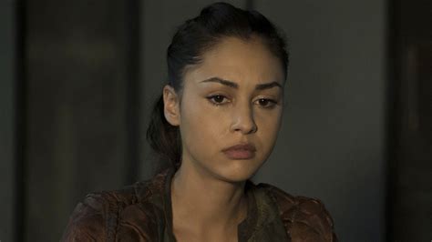 The 100 Lindsey Morgan On Raven S Struggle With Alie Wondercon Ign Video