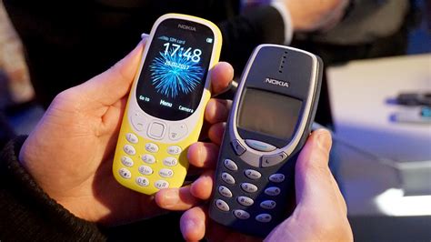 Warm red and yellow, both with a gloss finish, and dark blue and grey both with a matte finish. Prise en main du Nokia 3310 : une insulte à la nostalgie