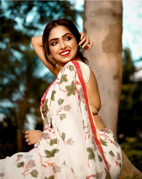 Beautiful Bengali Model Sohini In Saree