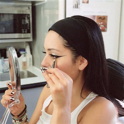Best Of Alexa Demie On Twitter Alexa Demie Doing Her Makeup For The First Episode Of Euphoria