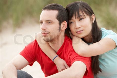 Romantische Jungen Paares Umfassend Am Strand Stock Bild Colourbox