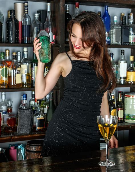 图片素材 女孩 女人 头发 红酒 玻璃 餐厅 酒吧 模型 年轻 喝 俱乐部 职业 发型 调酒师 醇 鸡尾酒 庆祝 瓶 振动器 派对 美容 美丽