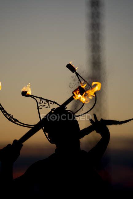 Fire Eater Woman Performing Spit Fire At Sunset — Sky Outdoors Stock