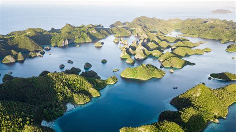 Luxury Cruises Raja Ampat Pacific High Private Yacht Charters